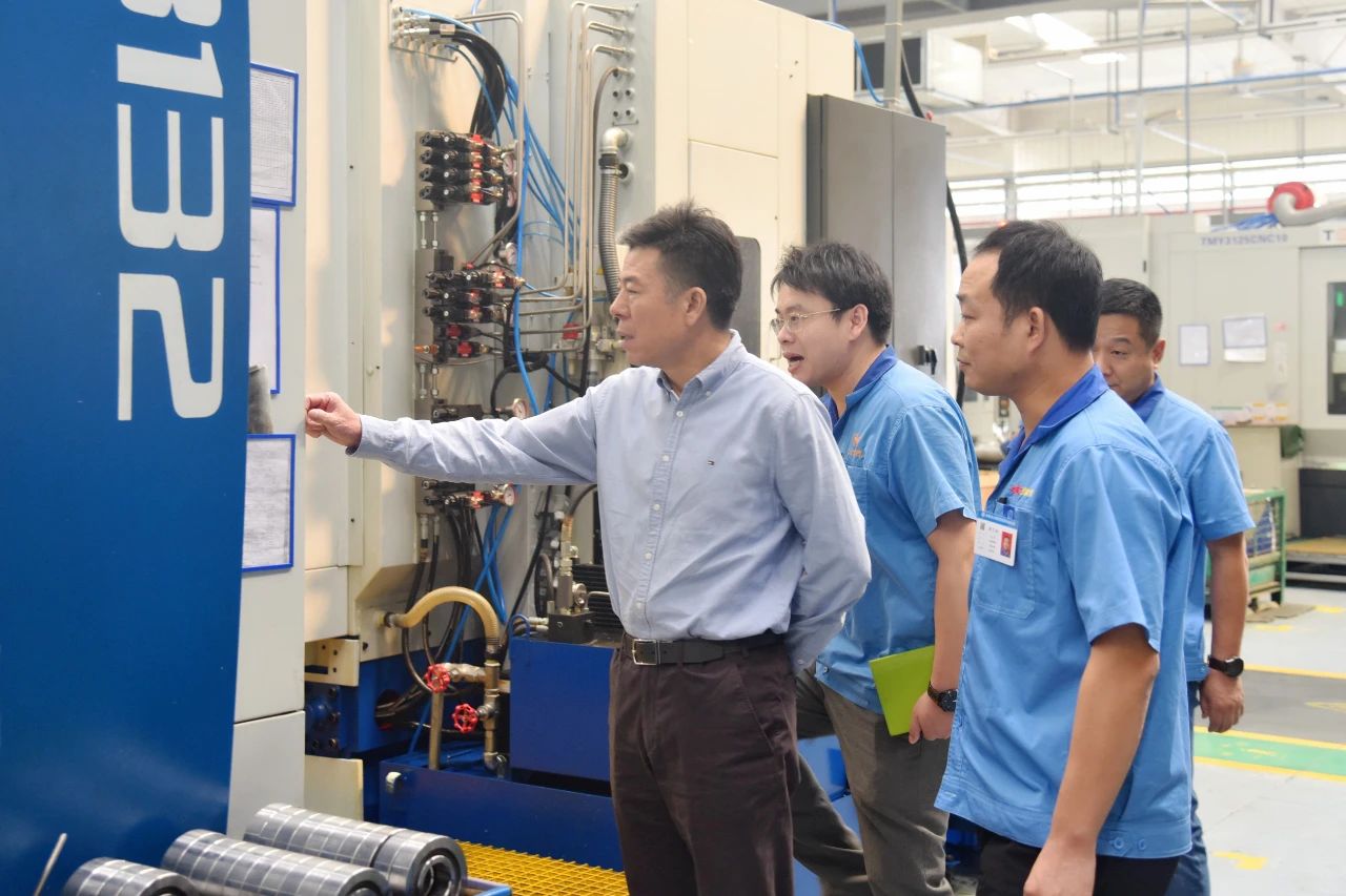 严鉴铂董事长深入必发指数入口集团沃克齿轮调研指导工作